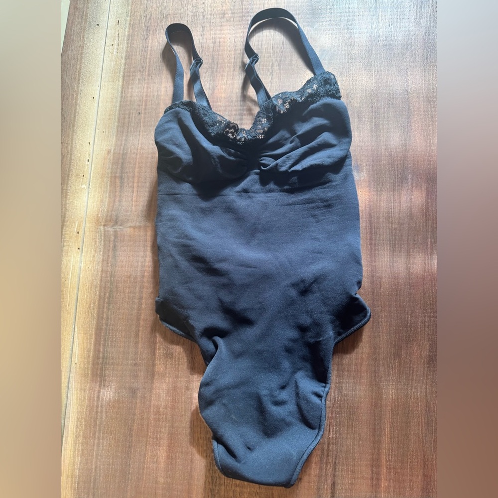 Skims Seamless Sculpt Lace Trim Thong Bodysuit Black NWOT - Picture 5 of 6